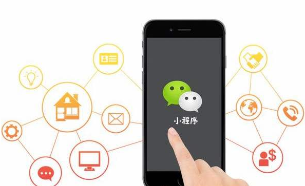 众多巨头共同加入小程序的赛道，成为流量集中的超级港口